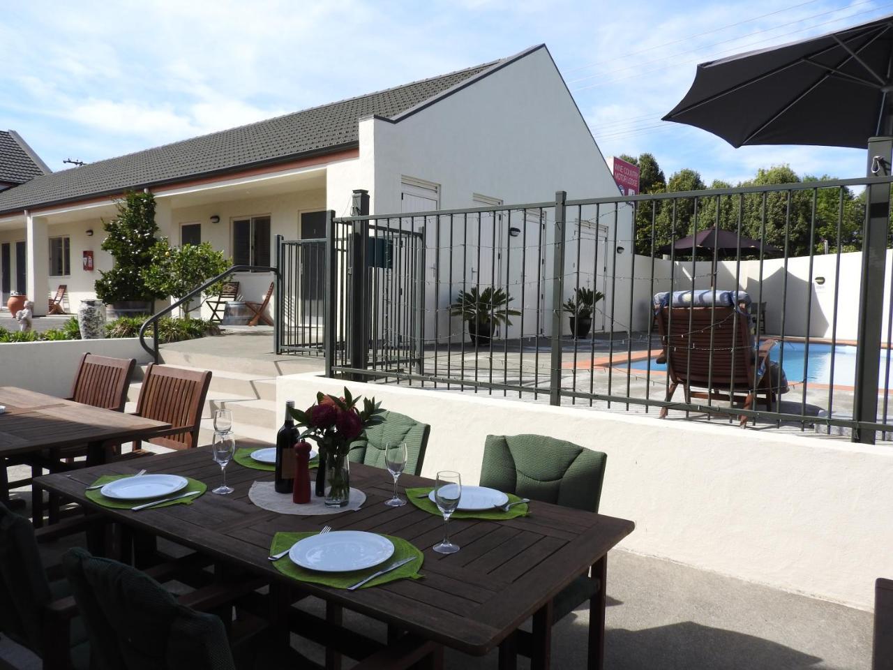 Wine Country Motel Havelock North Buitenkant foto